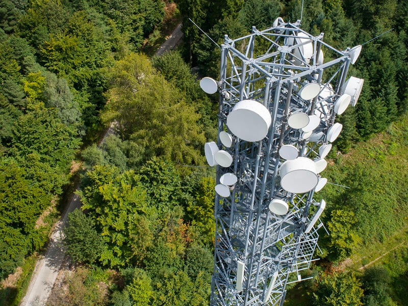 البنية التحتية للتغذية الكهربائية والتبريد لشبكات 5G وشبكات الاتصالات