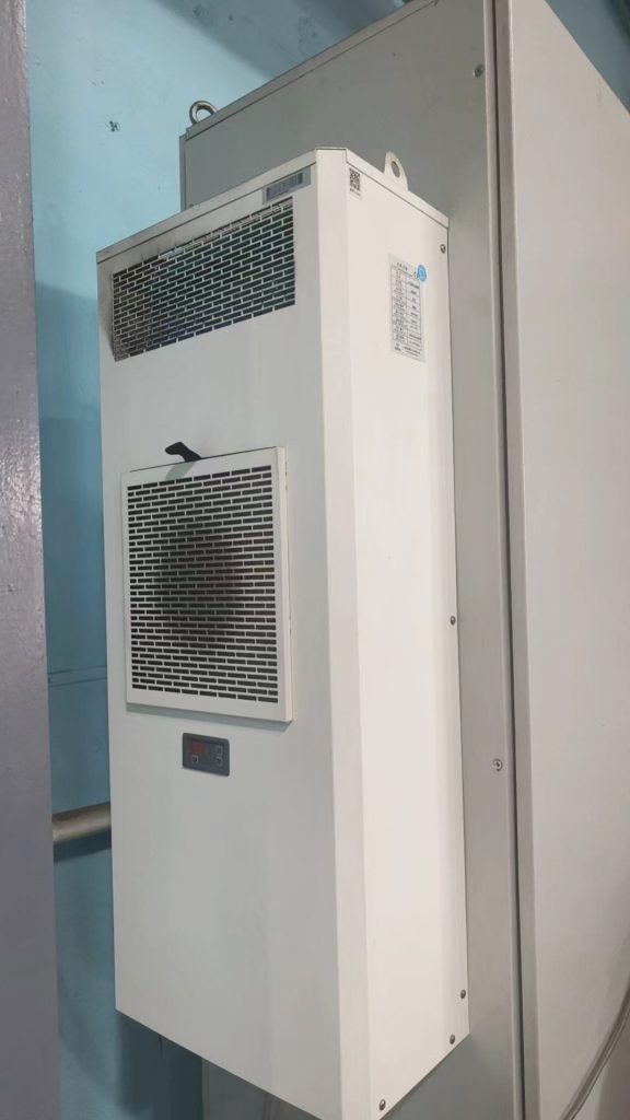 Indoor and outdoor cabinet air conditioning electrical cabinet dehumidification constant temperature int